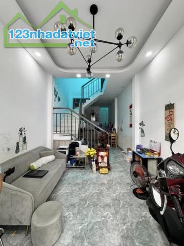 Nhà Mới Đẹp Rực Rỡ - HẺM XE HƠI- 42m2 - 2 Tầng - Tô Ngọc Vân P15 Gò Vấp - Giá Chỉ 4 Tỷ TL - 1