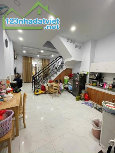 NHÀ XÂY TÂM HUYẾT(5*12) HẺM OTO NHỈNH 4.X TỶ LH 0938872331 - 2
