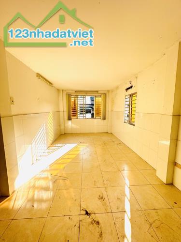 MẶT TIỀN KINH DOANH ĐƯỜNG LÊ HỒNG PHONG QUẬN 10-CĂN GÓC-DTST 120M2- 4 TẦNG 3PN GIÁ 9,5 TỶ - 2
