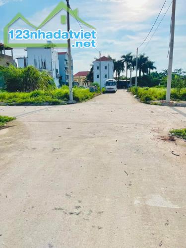 CHÍNH  CHỦ GỬI  BÁN LÔ GÓC 90m Đấu Giá ĐÌNH DÙ: 0835459289