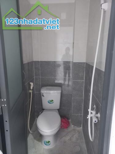Nhà mới xây 1 triệt 1 lầu 2 phòng ngủ 32m hỗ trợ trả góp