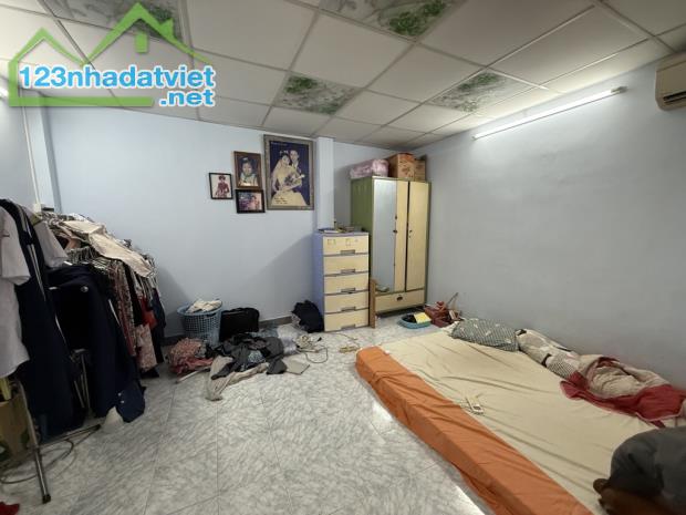 MẶT TIỀN CHUẨN 5.3M CÓ CỬA HẬU PHÍA SAU