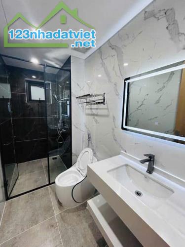 Bán nhà Hà Đông gần Bưu Điện, Trung tâm phố cổ, ba bước ra phố, mặt tiền siêu rộng. - 2