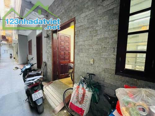 Bán nhà Hà Đông gần Bưu Điện, Trung tâm phố cổ, ba bước ra phố, mặt tiền siêu rộng. - 4