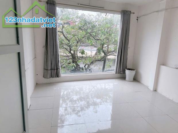 CHO THUÊ CẢ NHÀ MẶT PHỐ SỐ 143 NGUYỄN CHÍ THANH - LÁNG HẠ - ĐỐNG ĐA - HÀ NỘI.