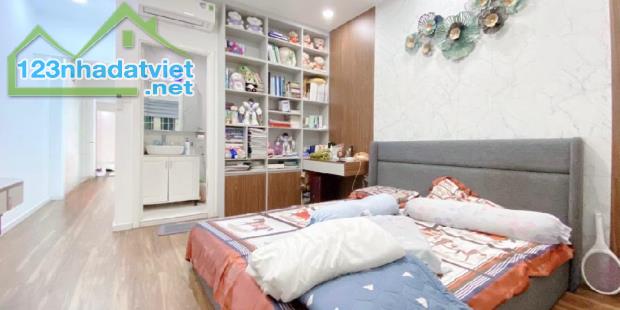 Bán Gấp Nhà Đẹp Nở Hậu 4m x 25m,3Pn Trần Xuân Soạn ,Q.7 ,Nhĩnh 9 Tỷ. - 1