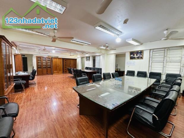 Bán tòa văn phòng đường xuân la quận Tây Hồ 135m2 mặt tiền 9m vỉa hè ô tô tránh giá 80 tỷ - 1