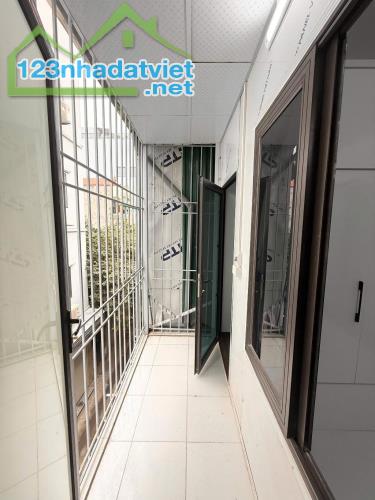 Chỉ 1.8 tỷ, 80m2, Bán nhà Tập thể bê tông Chèm, Bắc Từ Liêm - 3
