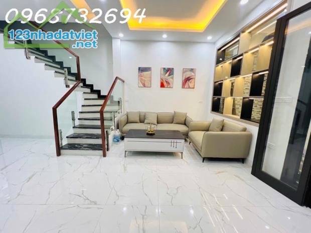 DT40M NHÀ ĐẸP ĐỐNG ĐA - LÔ GÓC BA MẶT THOÁNG SÁNG - FULL NỘI THẤT Ở NGAY.