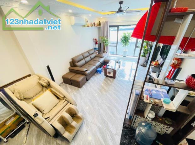 Bán nhà Bát Khối , có DT 36 m2 , xây 6 tầng , rao 6,5 tỉ ( có TL)