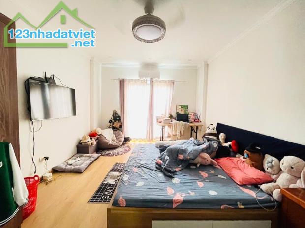 Bán nhà Bát Khối , có DT 36 m2 , xây 6 tầng , rao 6,5 tỉ ( có TL) - 3