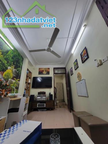 NHÀ ĐẤT TẠI CẦU GIẤY GẦN ĐƯỜNG Ô TÔ TRÁNH, GIÁ CHỈ 4.68 TỶ - 5
