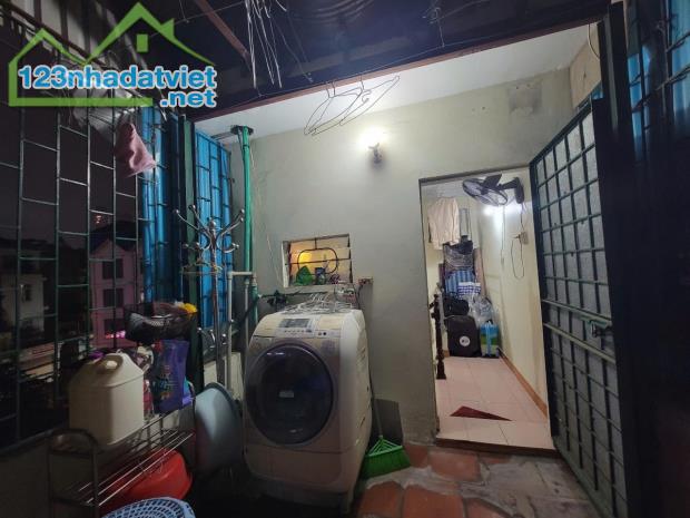 NHÀ ĐẤT TẠI CẦU GIẤY GẦN ĐƯỜNG Ô TÔ TRÁNH, GIÁ CHỈ 4.68 TỶ - 1