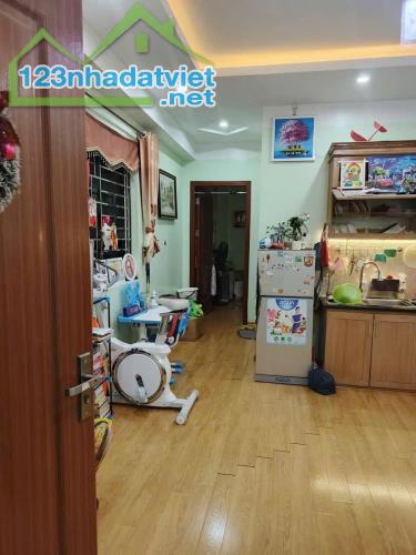 Nhà đẹp, giá tốt. Căn góc 45m2, 2PN, tầng trung tòa CT8 Đại Thanh, giá chỉ nhỉnh 1,7 tỷ - 1