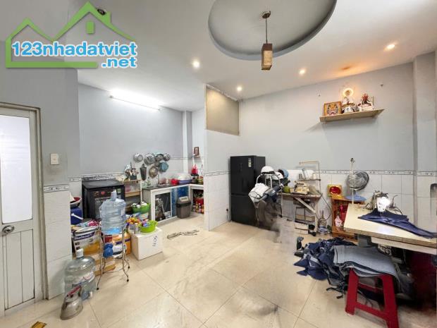 MIẾU BÌNH ĐÔNG - 30M2 - 3 TẦNG BTCT 3PN 2WC - GIÁ CHỈ 2.45 TỶ - 1