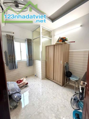 Bán nhà hẻm 3m thông 1 sẹc sát MT đường Quang Trung, P.14, 3,7 x 13, 3 tầng giá 4.69 tỷ - 2