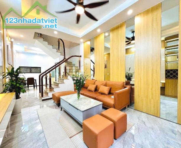 ĐẠI TỪ - 40m2 - 4TẦNG - MT 4M - CÁCH ÔTÔ 20M - 7TỶ HƠN(chi tiết ) - NGÕ RỘNG THOÁNG 2,5M