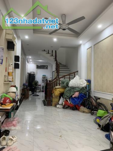 Bán nhà Khương Đình, quận Thanh Xuân, 40m2, 4 ngủ, ở luôn, giá tốt, chỉ 6.5 tỷ