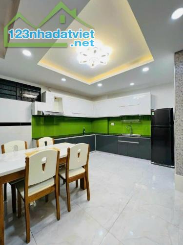 Bán Nhà Quang Trung P8 - Ngang 8,5m - 5 Tầng 3PN - Chỉ 5 Tỷ Hơn - 2