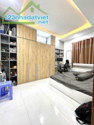 Bán Nhà Quang Trung P8 - Ngang 8,5m - 5 Tầng 3PN - Chỉ 5 Tỷ Hơn