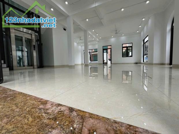 BIỆT THỰ SA ĐÔI - 3 MẶT TIỀN RẤT THOÁNG SÁNG - OTO CHẠY VÒNG QUANH - THÔNG 4 PHÍA, KD, MT - 3