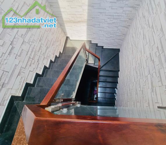 Nhà đẹp Hiệp Phú, hẻm 6m, xe hơi vào tận cửa, gần Ngã Tư Thủ Đức, 4PN, chỉ 7,9 tỷ! - 1