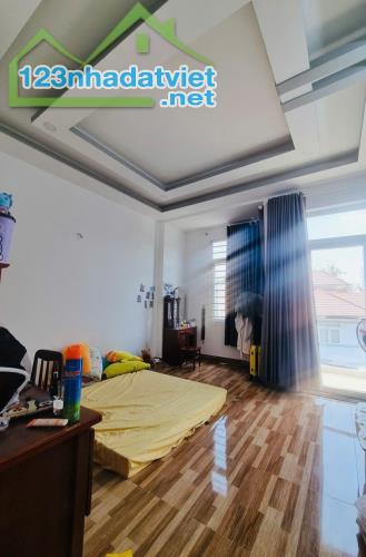 Nhà đẹp Hiệp Phú, hẻm 6m, xe hơi vào tận cửa, gần Ngã Tư Thủ Đức, 4PN, chỉ 7,9 tỷ! - 2