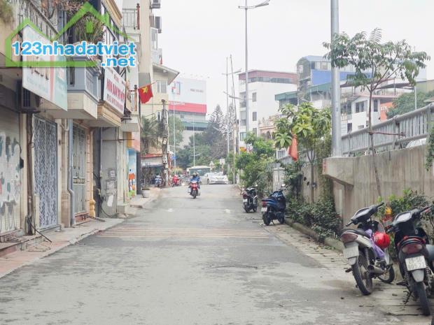 TRUNG TÂM TÂY HỒ GIÁP PHỐ 32M2 - SỔ VUÔNG BÁNH CHƯNG - Ở NGAY - 4