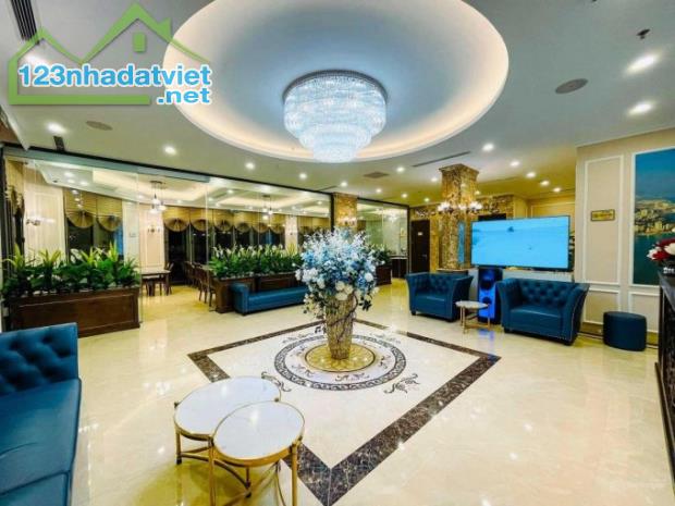 Bán khách sạn mặt tiền view biển, trung tâm Cát Bà, có bãi tắm riêng đẹp nhất đảo - 1