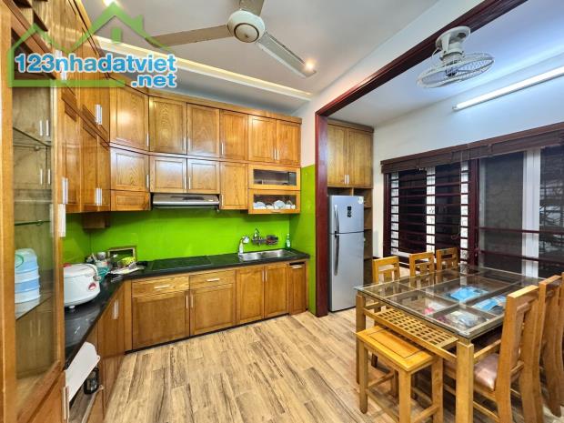 Cho thuê căn hộ cực đẹp  KĐT Trung Hòa Nhân Chính, Cầu Giấy, dt 86m2 - 2 ngủ - giá 15 tr - 2