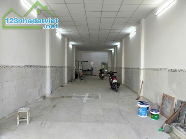 CHO THUÊ MBKD VỊ TRÍ ĐẸP TẠI Q.12 SÁT CẦU VƯỢT NGÃ TƯ GA, 180M2 CHỈ 18TR/TH. LH:0916063858
