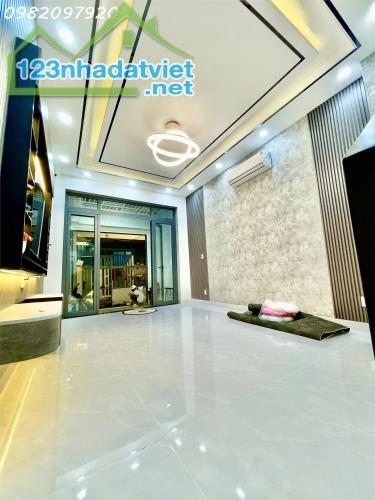 Cần bán nhà phố 3 tầng Quận 7 sổ riêng sang tên ngay - 1