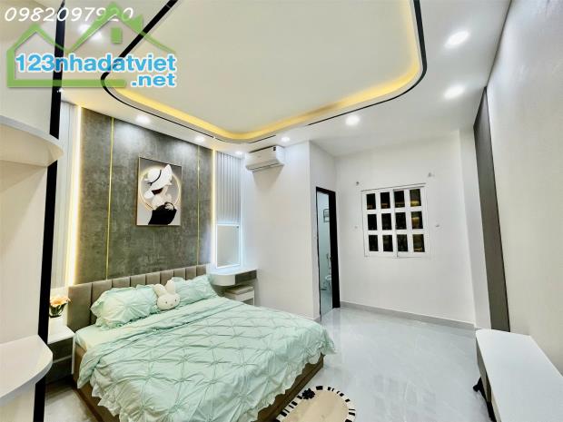 Cần bán nhà phố 3 tầng Quận 7 sổ riêng sang tên ngay - 2