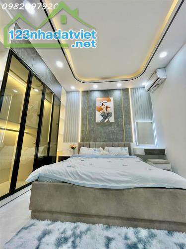 Cần bán nhà phố 3 tầng Quận 7 sổ riêng sang tên ngay - 4