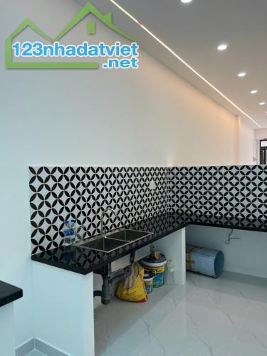 NHỈNH 5 TỶ- DIỆN TÍCH 80M2- SÁT CHỢ - 2