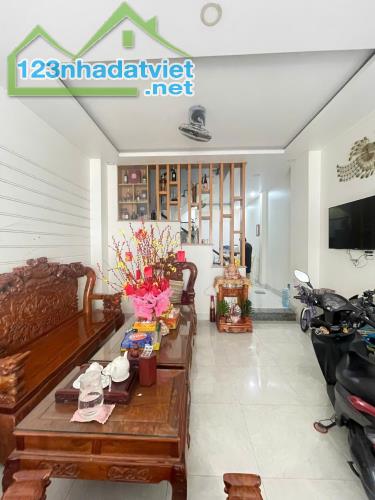 🔥💖NHÀ 3 tầng  đường HÀ HUY GIÁP Phường THẠNH XUÂN  Q12,DT 68m2( 4.4mx15m) 💵 5.35tỷ  ✅ K - 3