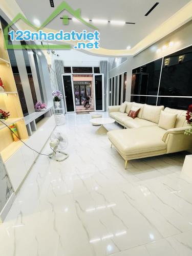 Bán nhà Âu Dương Lân, Quận 8 - 66m2, 3 tầng, hẻm xe hơi, 6 tỷ 2 - 1