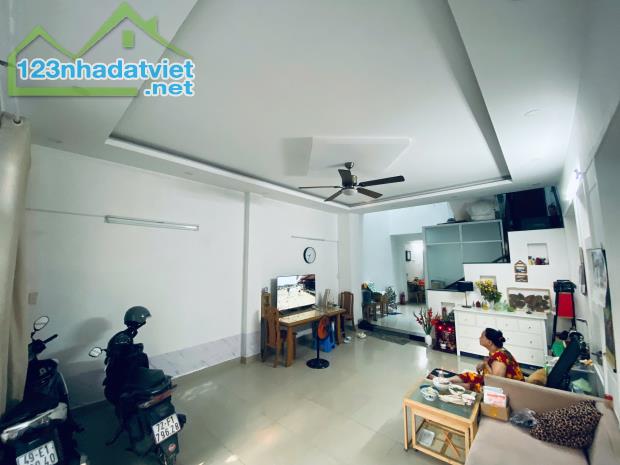 Nhà Quận 2 HXH, 4 tầng có sân thượng, 5x16, hướng Tây - 2