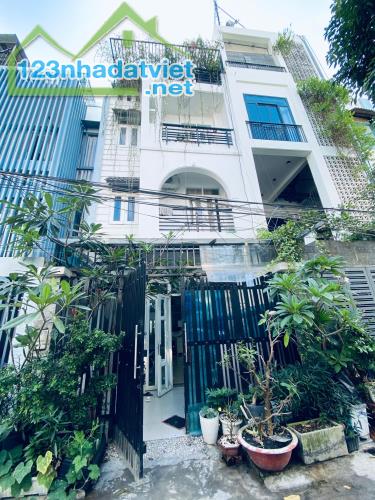 Nhà Quận 2 HXH, 4 tầng có sân thượng, 5x16, hướng Tây