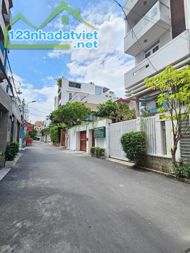 Bán nhà mặt tiền 793 Trần Xuân Soạn vào 100m,P.Tân Hưng,Q7 giá 12,5 tỷ.