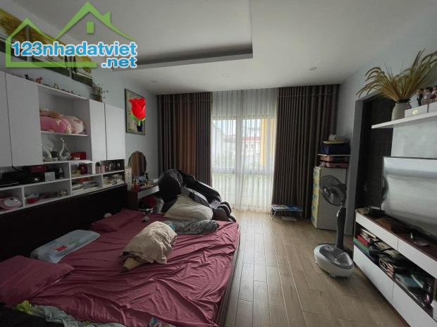 Bán nhà phố Thụy Khuê, cách phố 1 nhà, Phân lô, Ô tô, 46m2 chỉ 10,25 tỷ.