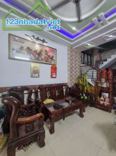 Bán nhà mặt phố Tân Hòa 2, Q.9, 68m2, 4 tầng, 7.8 tỷ, sổ hồng