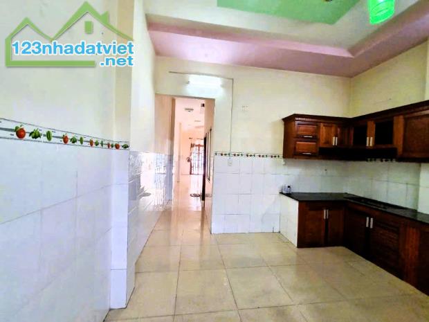 Cho thuê nhà nguyên căn mặt tiền đường 3, Trường Thọ, 7PN, 250m² - 1