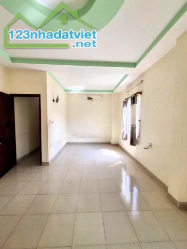 Cho thuê nhà nguyên căn mặt tiền đường 3, Trường Thọ, 7PN, 250m² - 2