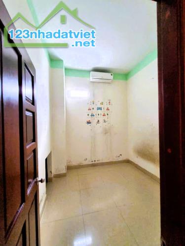 Cho thuê nhà nguyên căn mặt tiền đường 3, Trường Thọ, 7PN, 250m² - 3