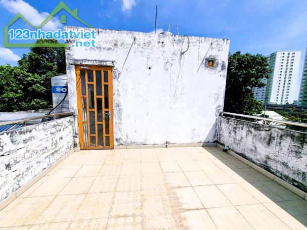 Cho thuê nhà nguyên căn mặt tiền đường 3, Trường Thọ, 7PN, 250m² - 4