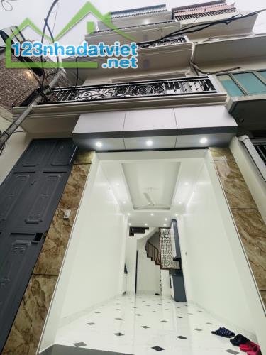 KHÂM THIÊN- TT ĐỐNG ĐA- 150m là ra đến công viên Hồ Ba Mẫu - 4