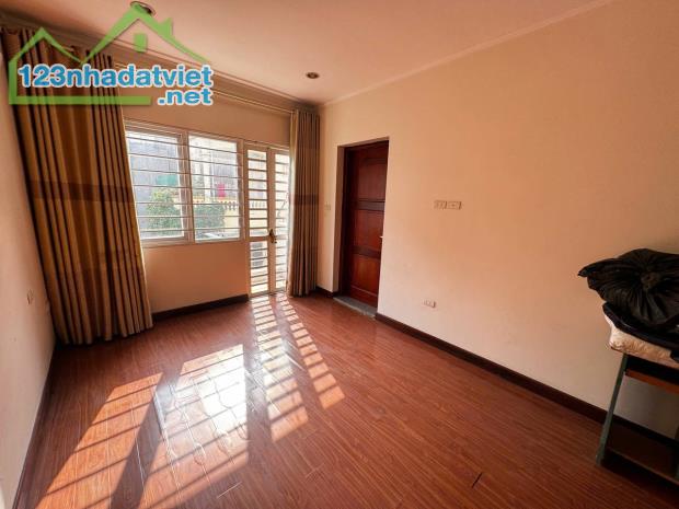 Bán đất tặng nhà Tôn Thất Tùng 85m, đầu tư sinh lời, ngõ thông, gần phố 14 tỷ. - 1