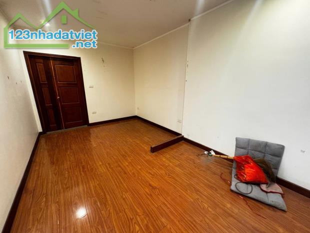 Bán đất tặng nhà Tôn Thất Tùng 85m, đầu tư sinh lời, ngõ thông, gần phố 14 tỷ.