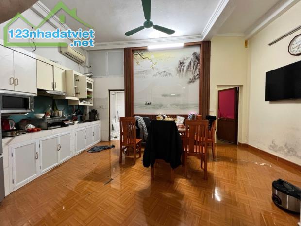 10m Ra Phố - Ngõ Thông - 2 Thoáng - Ô Chờ Thang Máy - 2